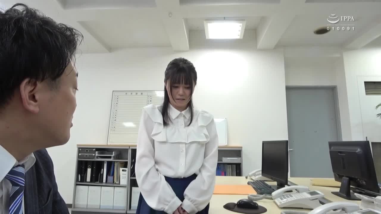 GS-398 | 認真的土氣嬌小女員工…其實是最愛肉棒的悶騷女子！悄悄在桌子下握緊我的肉棒，擅自手淫＆濃厚口交！害怕被其他員工知道逃了出來，她追過來說『前輩！肉棒請插進來！』… | 阿寶影音-成人影片,AV,JAV-專注精品‧長久經營