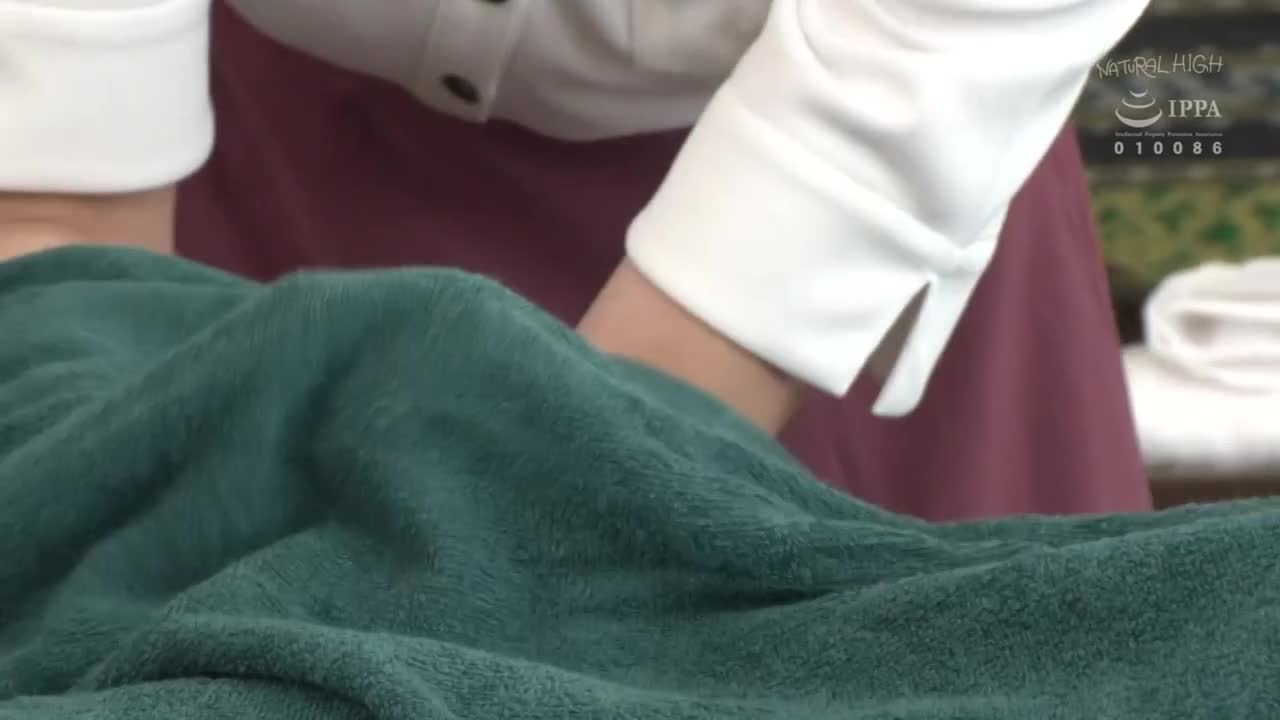 116SHH-030 | 在有妻子的近距離寢宮美容室泰然自若地一邊按摩肉棒一邊偷偷地插入小穴用腰擺動騎乘位使之內射 下流的腰坐美臀美體美容師 | 阿寶影音-成人影片,AV,JAV-專注精品‧長久經營
