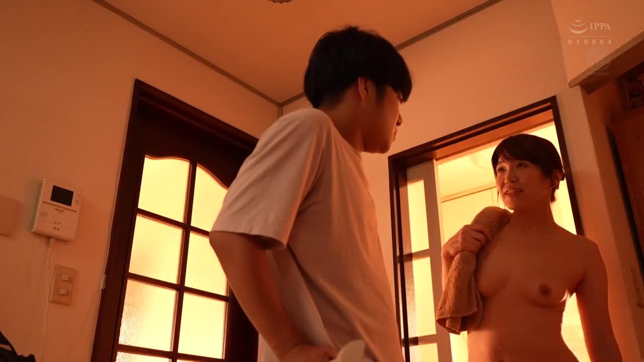 ROE-029 | 和在盛夏時露出無防備姿態的繼母的揮汗中出同住生活 | 阿寶影音-成人影片,AV,JAV-專注精品‧長久經營