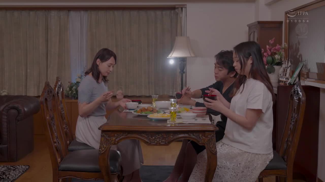 ROE-128 | 被想要成為內衣模特兒的丈母娘給誘惑的我…隨著本能一次又一次的陷入在性愛當中的一個禮拜 安野由美 | 阿寶影音-成人影片,AV,JAV-專注精品‧長久經營