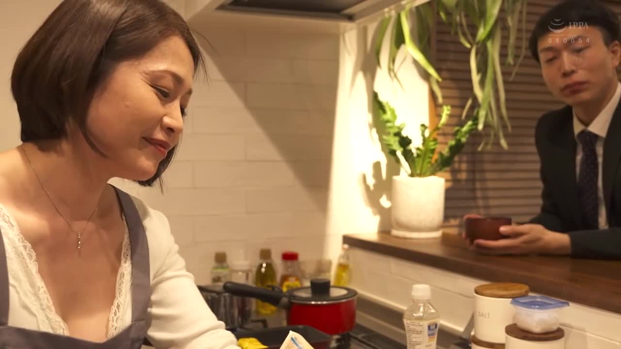 ROE-133 | 「我可以幫你服務嗎？」中出租借美熟女。用性感成熟的母性來包住男人的淫蕩工作。 友田真希 | 阿寶影音-成人影片,AV,JAV-專注精品‧長久經營